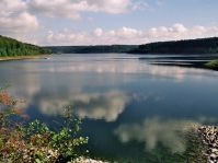 Die Aabach-Talsperre ist ein Trinkwasserspeicher von ganz besonderer Qualität: Täglich versorgt sie über 1/4 Millionen Menschen mit bestem Trinkwasser. Die Aabach-Talsperre ist ein Trinkwasserspeicher von ganz besonderer Qualität: Täglich versorgt sie über 1/4 Millionen Menschen mit bestem Trinkwasser.